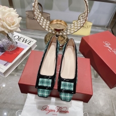 Roger Vivier flat shoes